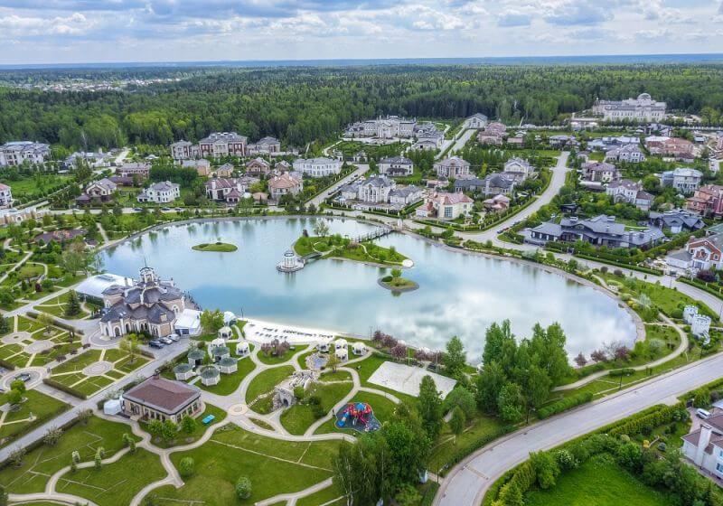 Посёлок Гринфилд на Новой Риге, вид сверху