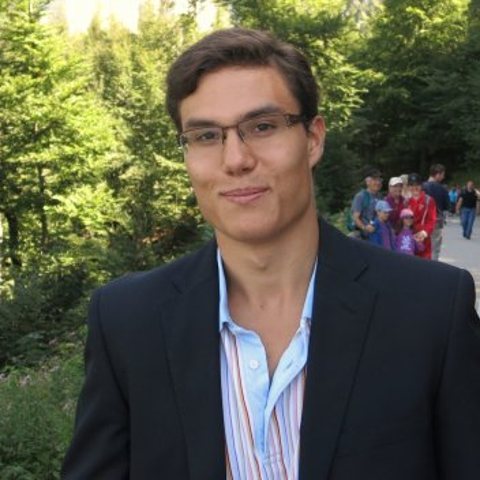 Алекс, преподаватель Kingsley, выпускник Эдинбургского университета