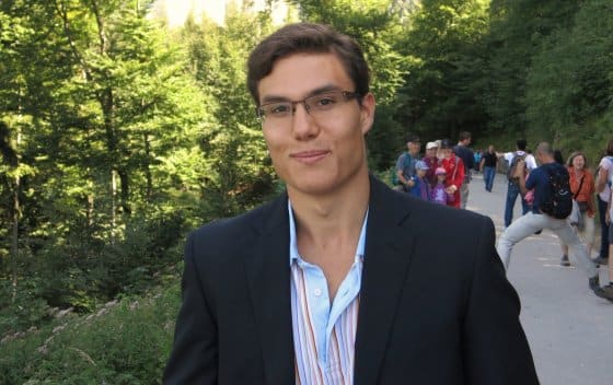 Алекс, преподаватель Kingsley, выпускник Эдинбургского университета